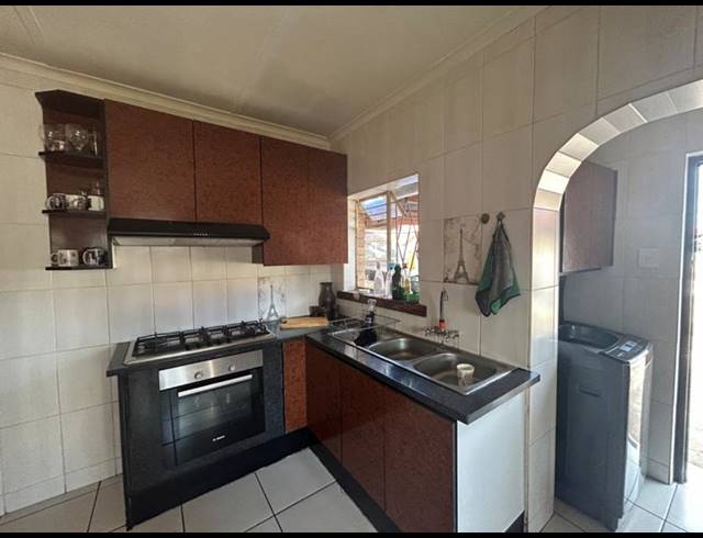 3 BEDROOM HOUSE FOR SALE IN VANDERBIJLPARK CW 1